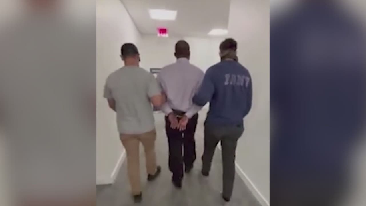 Mientras se evalúa demanda para frenar deportaciones exprés, migrantes temen acudir a citas migratorias