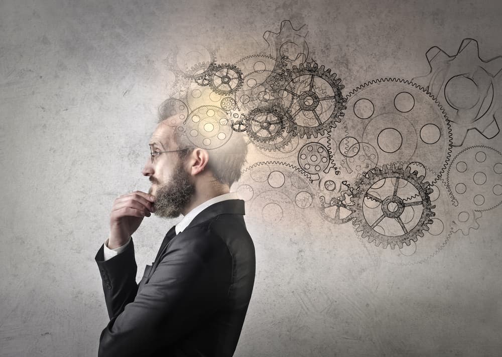 Cuando vemos algo, al llegar la imagen al cerebro, ya han pasado fracciones de segundo y nunca estamos simultáneamente en el tiempo y el espacio. Lo que llamamos realidad es ciertamente un espejismo pues está ocurriendo en el pasado y el tiempo ya no se considera algo lineal sino dentro de otra dimensión física, matemática y dinámica.
<br>