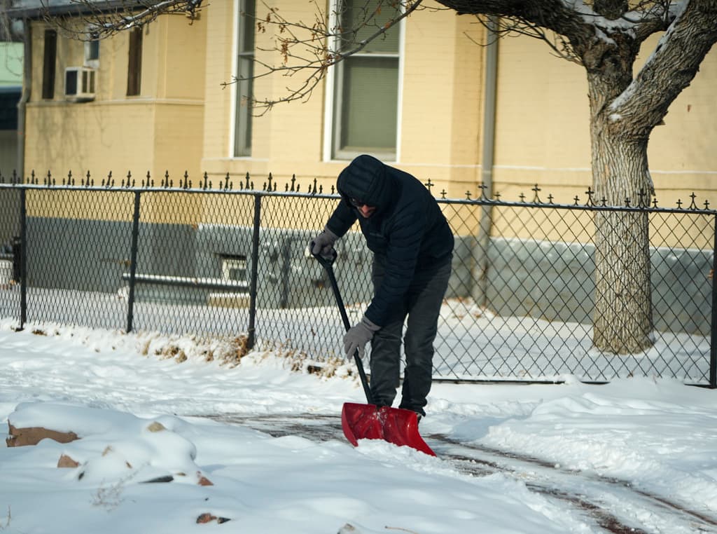 Tormenta invernal impacta el norte de Florida: Nieve, hielo y apagones afectan la costa del golfo