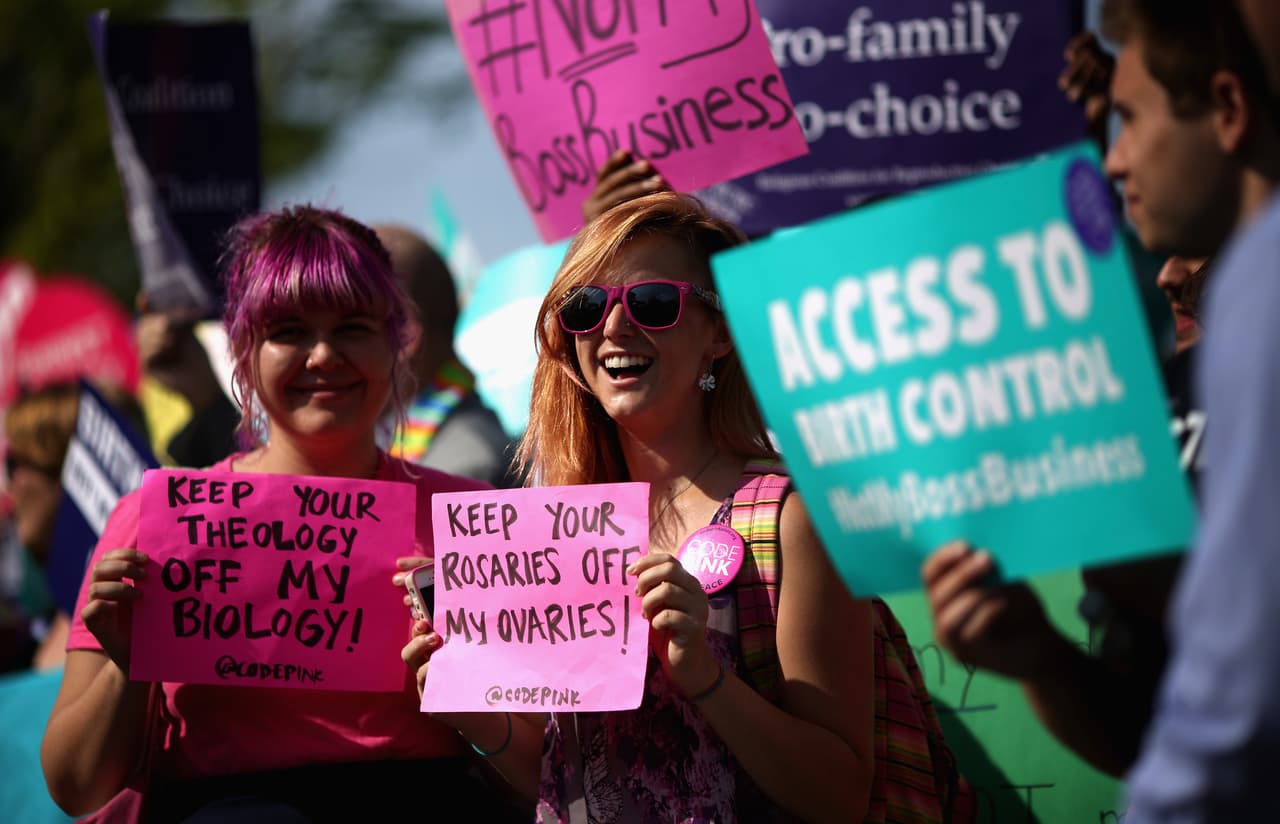 Los grupos religiosos argumentan que el gobierno alienta a las mujeres que no pueden obtener anticonceptivos a través de sus empleadores a usar los beneficios que fueron creados por la ley de salud.