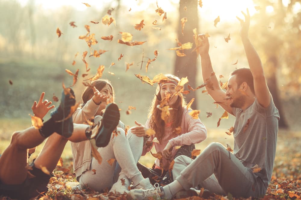 <b>Prepárate para celebrar el equinoccio y energizarte en armonía con la naturaleza</b>
<br>
<br>Lo más apropiado para el día del equinoccio es reunir a un grupo de amigos para pasar un buen rato juntos y hacer algo divertido, y a la vez muy simbólico, invitándoles a que se vistan según los colores correspondientes a los elementos zodiacales (Fuego, Tierra, Aire y Agua).
