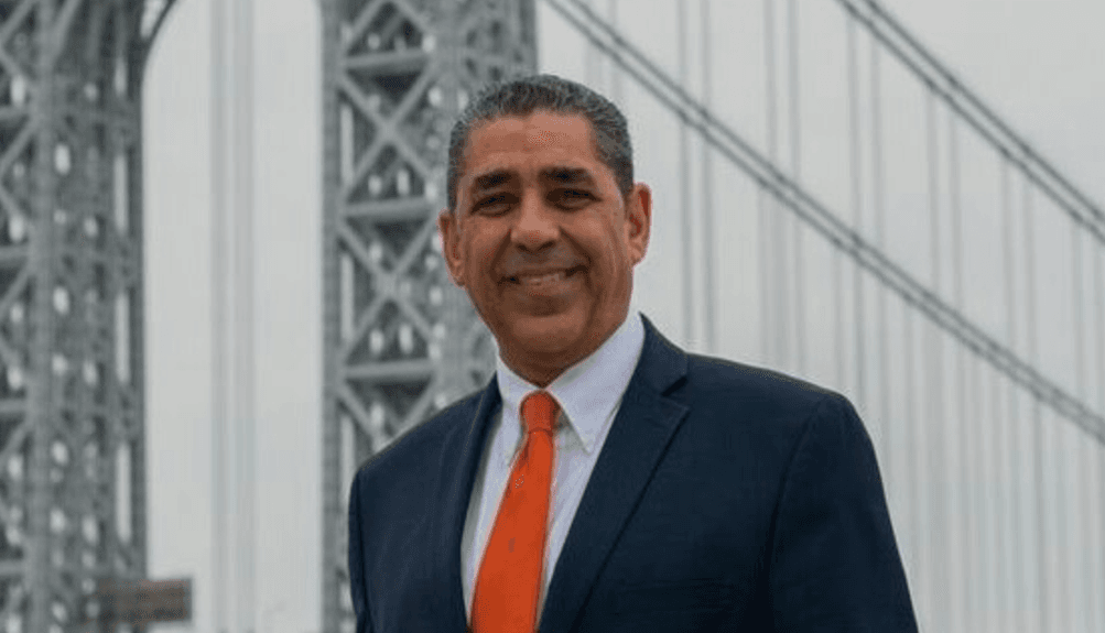 "Hoy es un día triste para el estado de Nueva York tras la dimisión del gobernador Cuomo, y debemos trabajar juntos para garantizar que nuestro estado sea capaz de avanzar y reconstruir. Extiendo mi pleno apoyo a cada una de las víctimas que se han presentado hasta la fecha y espero que cada una de ellas pueda encontrar la curación, la fuerza y el consuelo de los amigos, las familias y las personas más cercanas a cada una de ellas", dijo el representante Adriano Espaillat.