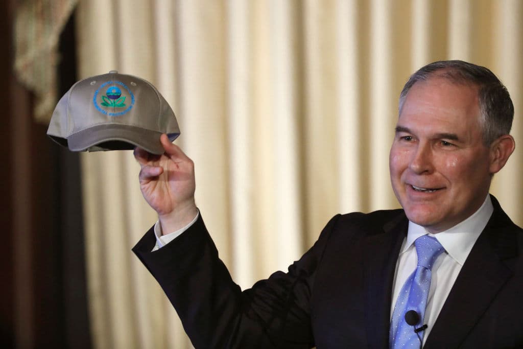 La correspondencia que pone en duda la inusual transición de Scott Pruitt de detractor a jefe de la EPA