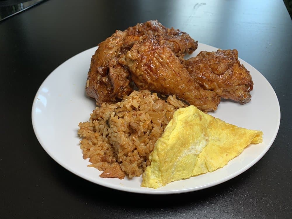 <b>Andy's Chicken</b>
<br>Dirección: 2001 Memphis St Philadelphia, PA 19125
<br>Teléfono: (215) 291-0700
<br>Sitio web: 
<a href="http://www.andyschicken.com">http://www.andyschicken.com</a> 
<br>
<b><a href="https://www.yelp.com/map/andys-chicken-philadelphia-2">Cómo llegar</a></b>
<br>
<br>Restaurante que sirve comida coreana y que entre sus platillos cuenta con pollo frito.