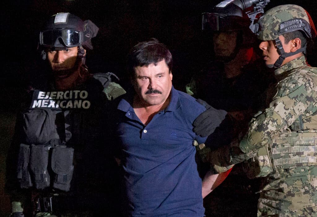 <h2 class="cms-H2-H2"><b>Joaquín 'El Chapo' Guzmán</b></h2>
<br>
<br>Sin duda, el 'huésped' más conocido de esta prisión de máxima seguridad fue 'El Chapo' Guzmán, quien además 
<a href="https://www.univision.com/sacramento/kuvs/la-fuga-de-el-chapo-en-video-video">protagonizó una increíble fuga de esa cárcel</a> que puso en aprietos a las fuerzas de seguridad mexicanas. Según algunos medios mexicanos, Guzmán fue el primer preso en escapar de ese penal. Lo hizo a través de un túnel de más de una milla de extensión, con ventilación e iluminación, y salió por una casa en obras cerca del lugar.