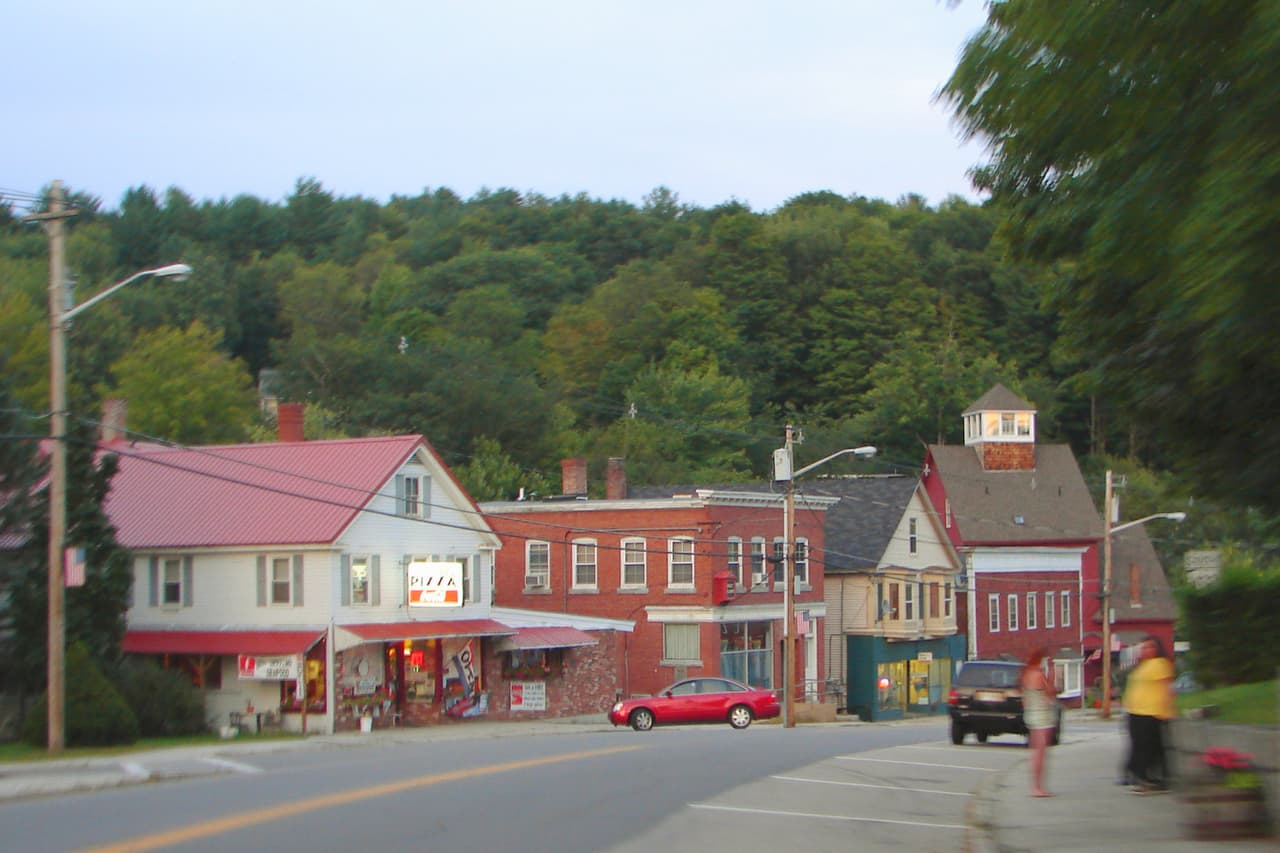 <b>En New Hampshire | el lugar más pobre es Ashland</b>
<br>
<br>🔘 
<b>Ingreso medio de Ashland:</b> $32,333
<br>🔘 
<b>Ingreso medio de New Hampshire:</b> $76,768
<br>🔘 
<b>Adultos con educación universitaria: </b>25.7%
<br>🔘 
<b>Población que vive en la pobreza:</b> 22.7%
<br>🔘 
<b>Valor promedio de la propiedad:</b> $164,900
