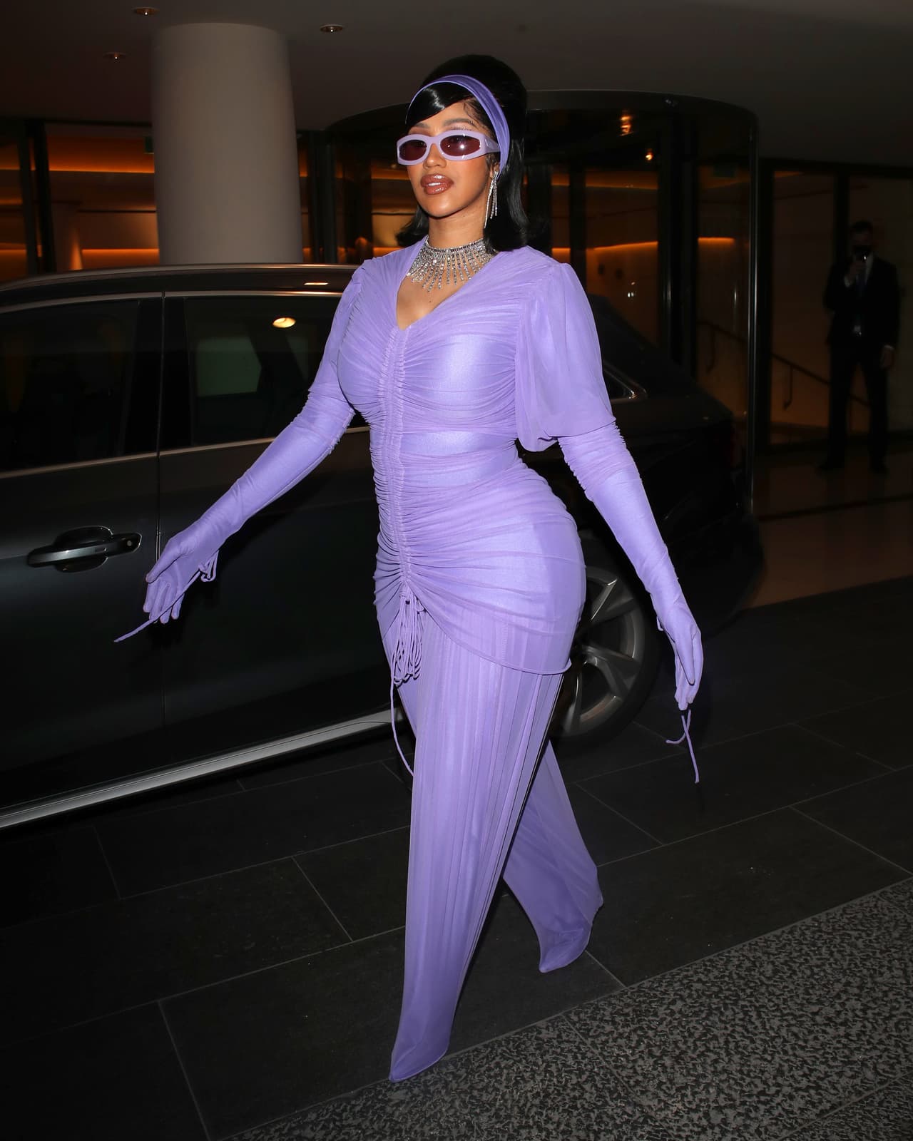 La aparición de Cardi B en la Semana de la Moda de París se suscita a menos de un mes de que ella
<b> <a href="https://www.univision.com/famosos/cardi-b-embarazada-segunda-ocasion" target="_blank">se convirtió en madre por segunda ocasión</a></b> el pasado 7 de septiembre. 
<br>