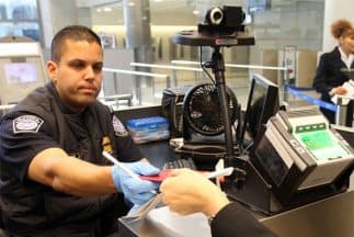 USCIS aeropuerto