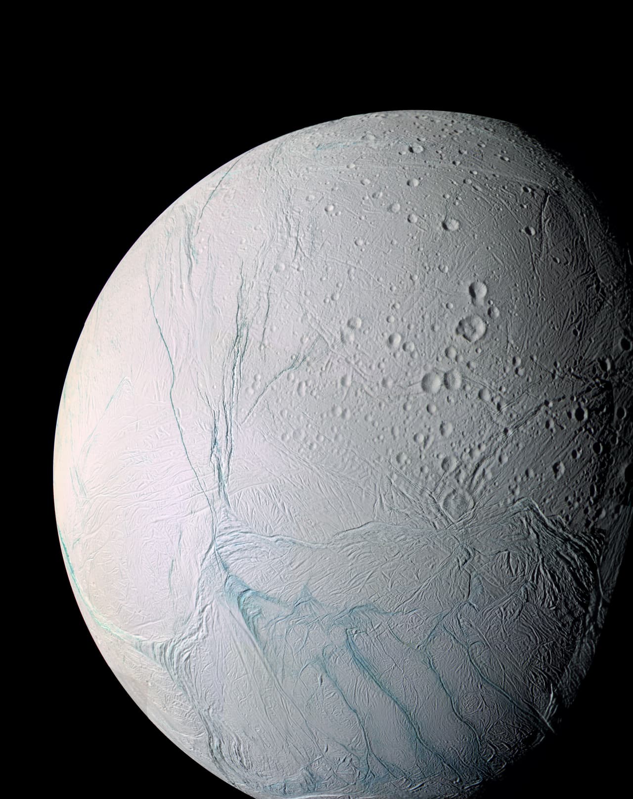 La superficie torturada de la luna Encelado de Saturno y su fascinante actividad geológica cuentan la historia de las luchas pasadas y presentes de un pequeño mundo.