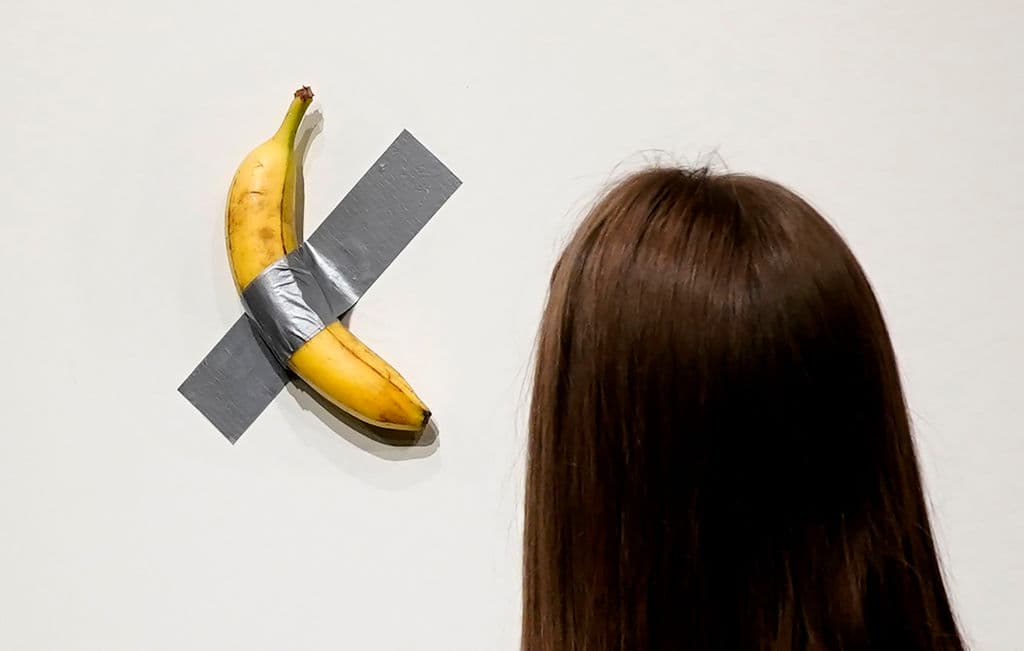 Algunos consideraron la obra una genialidad por su capacidad de satirizar al mercado del arte y cuestionar el valor de las ideas sobre los objetos. Otros la ridiculizaron, señalándola como un ejemplo extremo de lo absurdo en el arte contemporáneo.