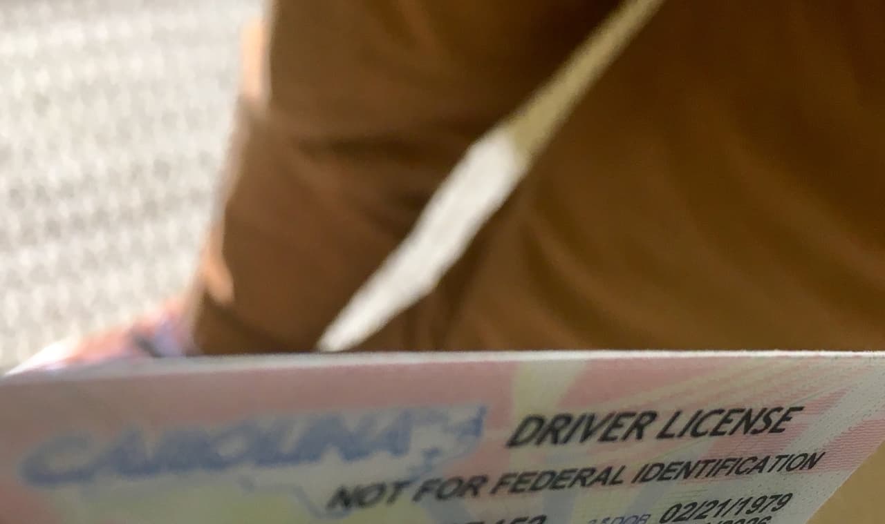 Más de 110 mil inmigrantes indocumentados podrían tramitar licencia de manejo y tener un ID oficial de aprobarse dos propuestas de ley en Carolina del Norte