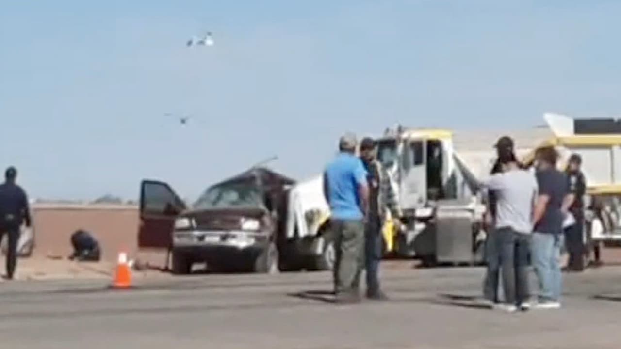 Según un reporte de AP, la camioneta pasó por una franja del muro fronterizo, más no se ha determinado si era la primera vez que el auto hacia el viaje o si el carro viajaba en solitario o en tipo caravana.
<br>