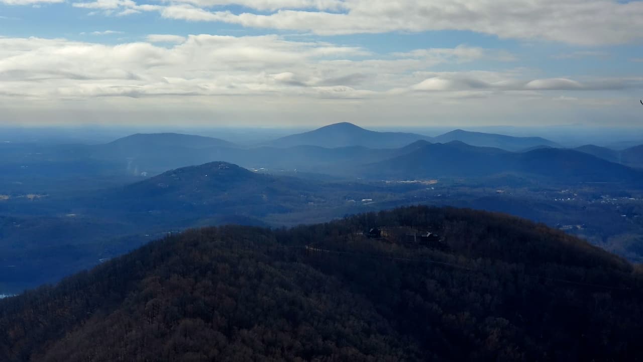 Podrás usarlos como miradores para apreciar las montañas del norte de Georgia y las zonas cercanas.