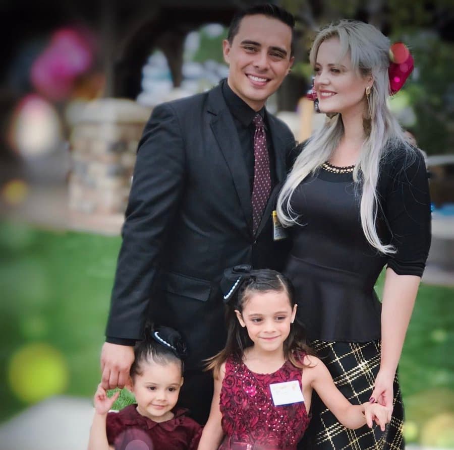 Allisson ahora se dedica a la fotografía, a vender cosméticos y otros productos de belleza, así como 
<b><a href="https://www.univision.com/famosos/madres-primero-actrices-que-dejaron-o-pusieron-pausa-a-su-carrera-en-las-telenovelas-por-su-familia-fotos">enfocarse en la familia</a></b> que ha creado junto a su esposo, lo que le ha traído estabilidad.
<br>