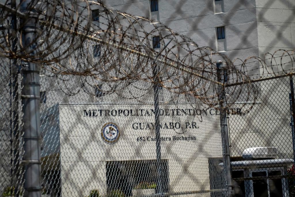 Repartían fentanilo en sobres postales: así desmantelaron una organización que traficaba drogas en la cárcel de Guaynabo
