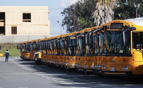 Este es el estacionamiento de los autobuses escolares en Los Ángeles y de acuerdo con las autoridades, permanecerá así hasta el final del año escolar.
<br>