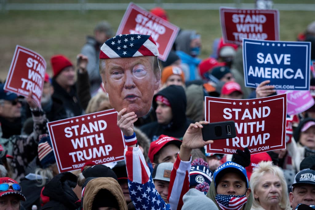 ¿Por qué tanta gente votó por Trump? : 5 cosas que creen fervientemente los seguidores del movimiento 'MAGA', aunque no sean ciertas