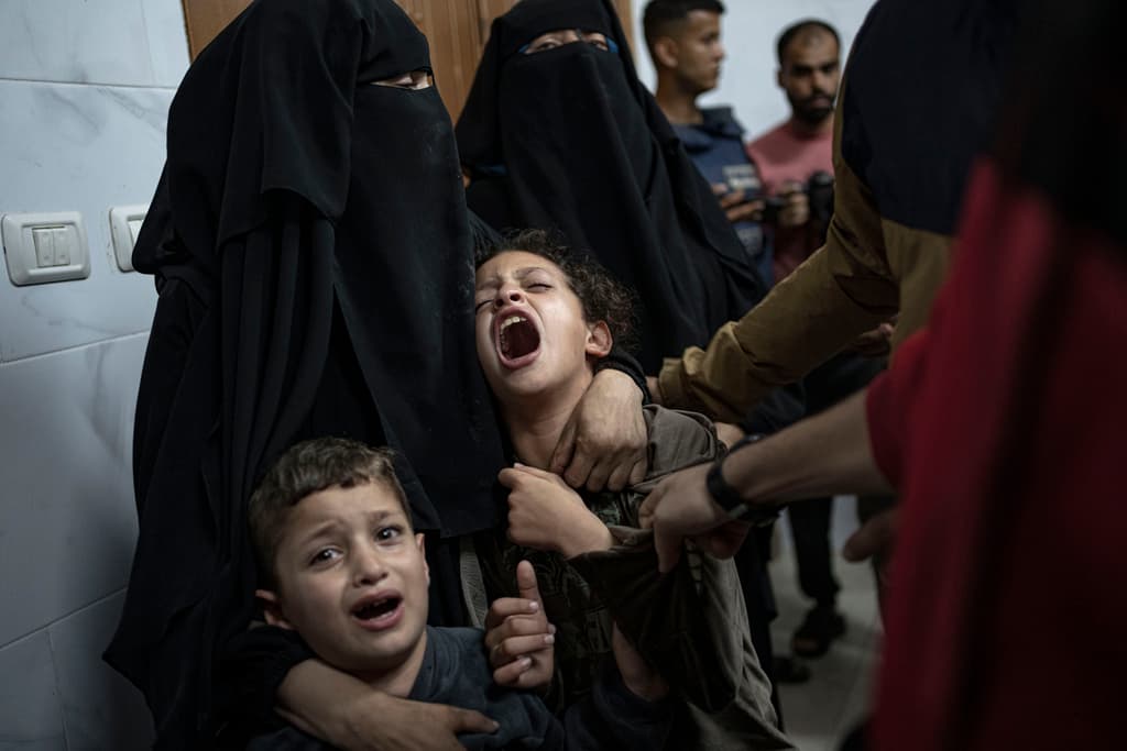El principal hospital de Gaza vive una "situación desesperada" por falta de energía. Israel niega estarlo atacando