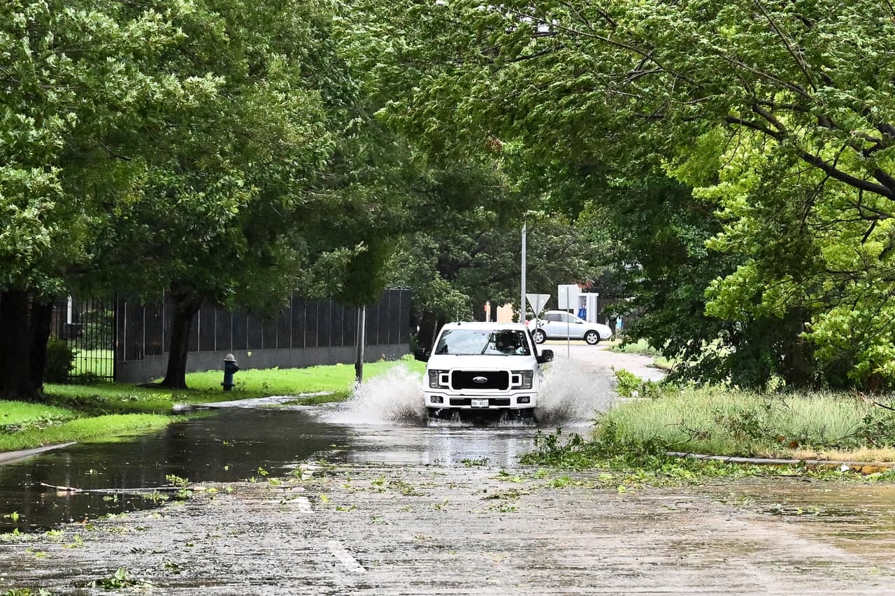 Daños por Beryl en Texas| Habrá calor peligroso mientras millones siguen sin luz: estas recomendaciones y lista de lugares pueden ayudarte