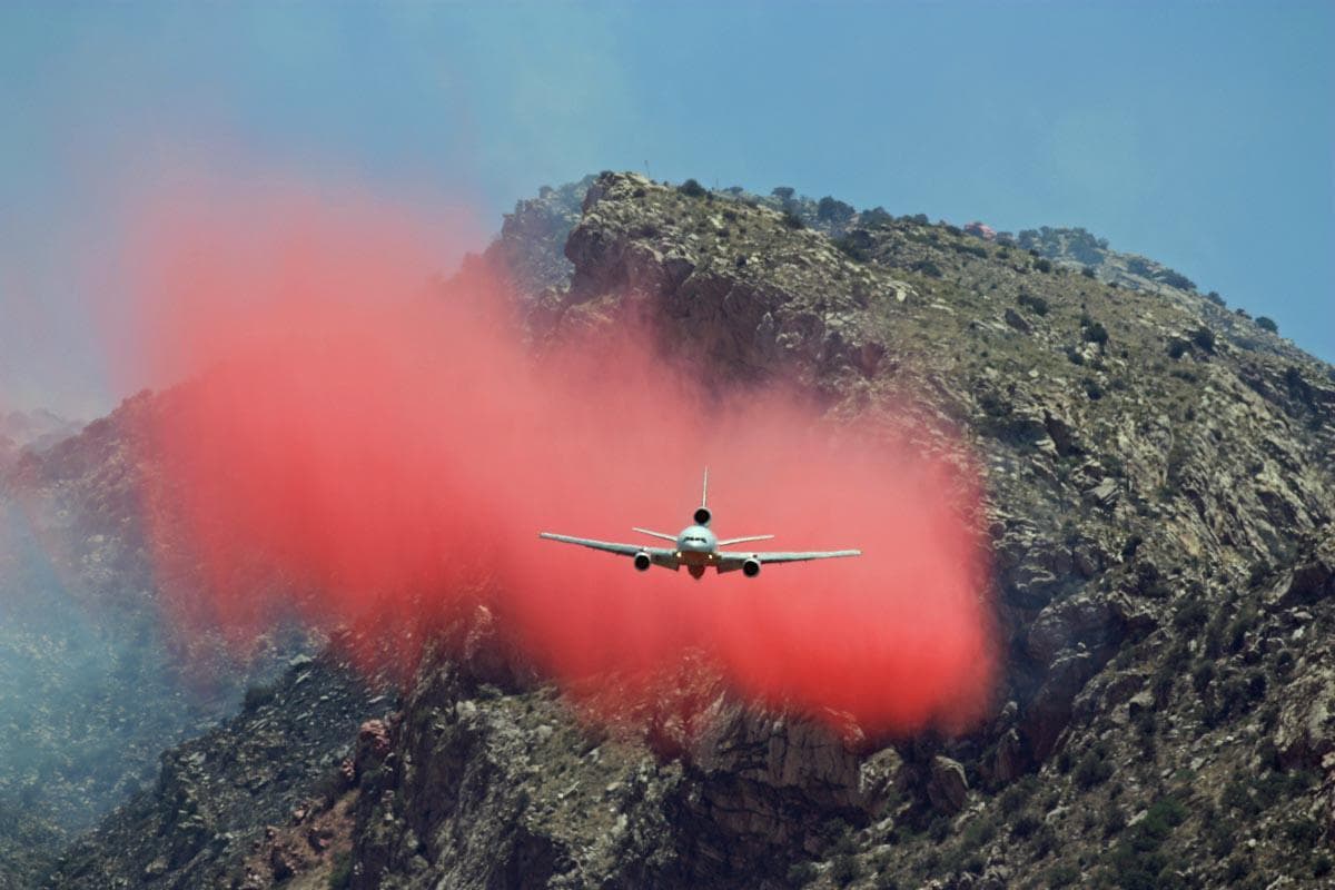 <a href="https://inciweb.nwcg.gov/incident/6741/" target="_blank">El incendio Bighorn</a>, en las montaña de Catalina, que empezó el 5 de junio aún no ha podido ser sofocado. Las llamas han consumido 42,798 acres y a pesar de los esfuerzos de los bomberos solo ha sido contenido en un 19%.
<br>