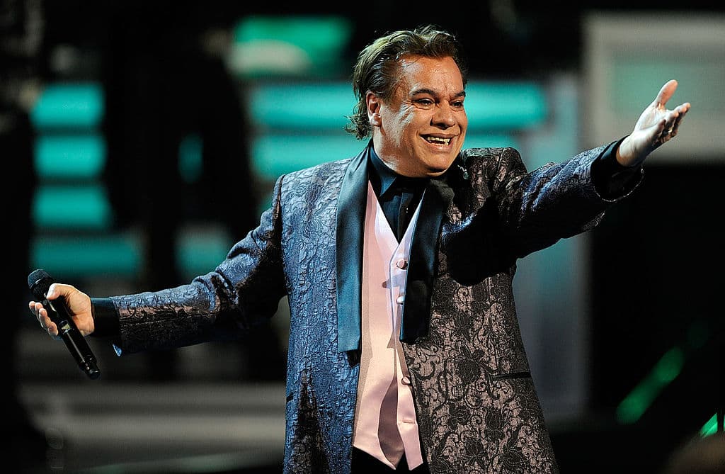 <h2 class="cms-H2-H2">Juan Gabriel</h2>
<br>
<br>Después de la muerte de Juan Gabriel, 
<a href="https://www.univision.com/shows/el-gordo-y-la-flaca/desfile-del-dia-de-los-muertos-en-mexico-juan-gabriel-reaparecio-y-angela-aguilar-canto-video" target="_blank">en agosto de 2016</a>, los médicos revelaron que el cantante sufría diabetes, una de las causas para el deterioro de salud y posterior fallecimiento.
