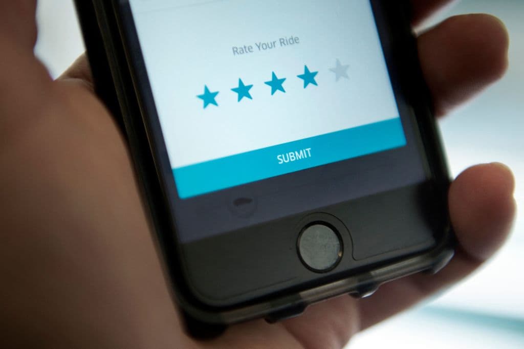 El reporte incluye un listado de los objetos más olvidados en un vehículo de Uber. Los teléfonos celulares ocupan la sexta posición. 
<b>Lo más olvidado</b> por los usuarios de Uber es ropa. Desde un suéter hasta un saco, una estola, en fin 
<b>cualquier pieza de ropa</b>.