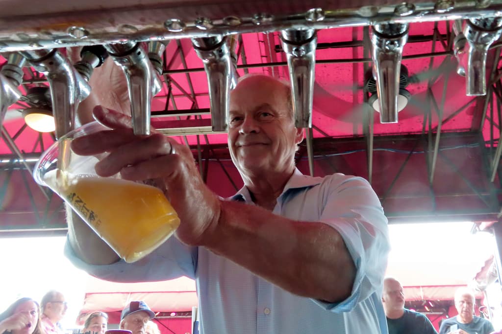 Esta es la razón por la que tomar cerveza cuando hace mucho calor no es la mejor idea, un médico lo explica 