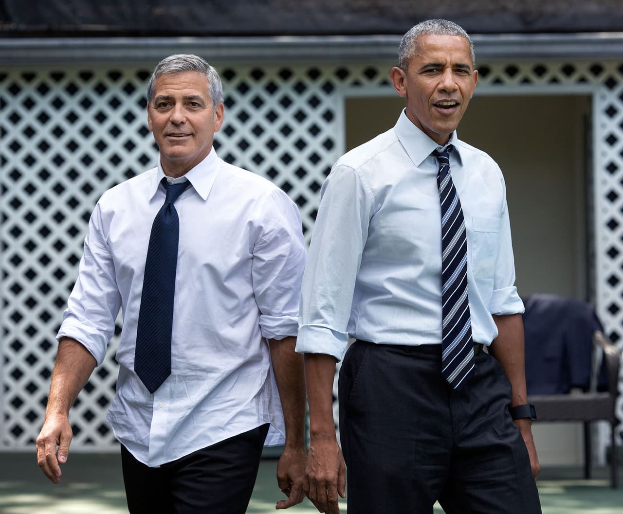 <b>12 de septiembre</b>. Después de un encuentro con el actor y activista por los derechos humanos George Clooney, el presidente lo invitó a él y a tres de sus colegas a tirar unas canastas en la cancha de basket de la Casa Blanca. Esta foto recibió mucha atención cuando se colgó en las paredes del Ala Oeste.