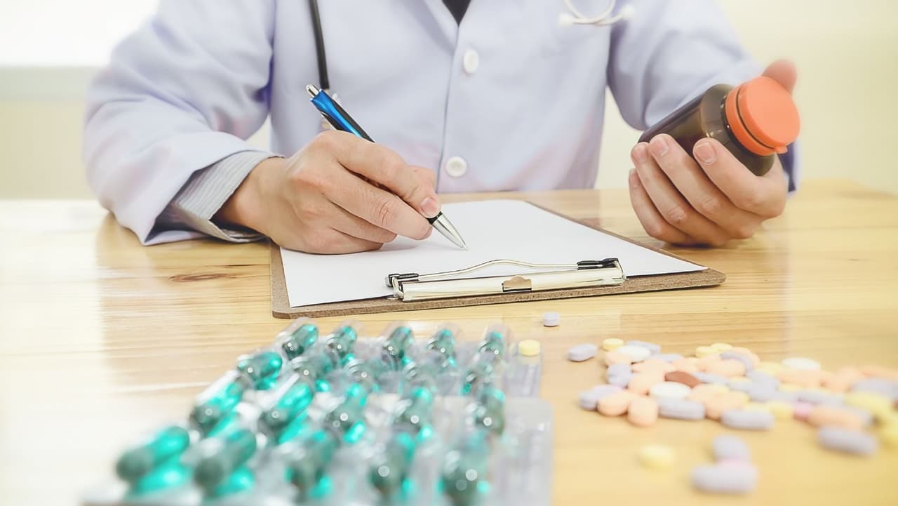 Se espera que estas leyes ayuden a miles de residentes de Pensilvania a pagar sus medicamentos en un momento en que los precios de aparentemente todo lo demás están aumentando. Solo el aumento en los límites de ingresos de PACENET beneficiará a 
<b>más de 10,000</b> residentes de Pensilvania que solicitaron durante el año pasado, pero sus ingresos superaron los límites, según una portavoz del Departamento de Envejecimiento del estado.
<br>
<br>