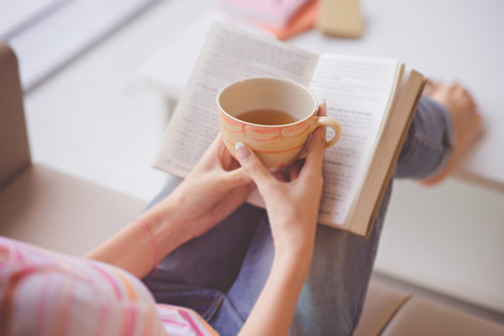 Leer diferentes tipos de libros. Dile a tus hijos que escojan el tipo de libro que quieren leer. Así pueden divertirse practicando su lectura. Después pueden hablar de lo que leyeron y creer una actividad basada en el libro.