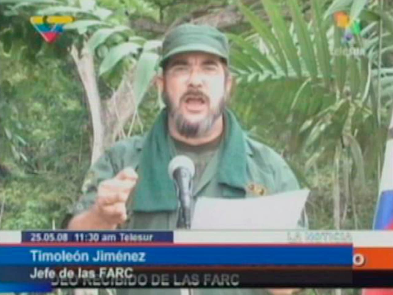 <b>Un nuevo líder guerrillero, esperanza de paz. </b>Tras la muerte de Alfonso Cano el 4 noviembre de 2011, Timoleón Jiménez (alias Timochenko) asumió el mando de las Farc. Es el líder que conducirá a las Farc a los diálogos de paz definitivos.