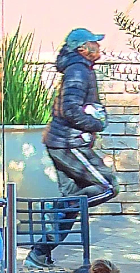 En el incidente de Milpitas, 
<a href="https://www.univision.com/local/san-francisco-kdtv/robo-a-joyeria-revive-los-temores-de-un-tiroteo-en-centro-comercial-de-milpitas">los martillazos también provocaron un susto en los clientes, quienes pensaron que se trataba de un tiroteo. </a>