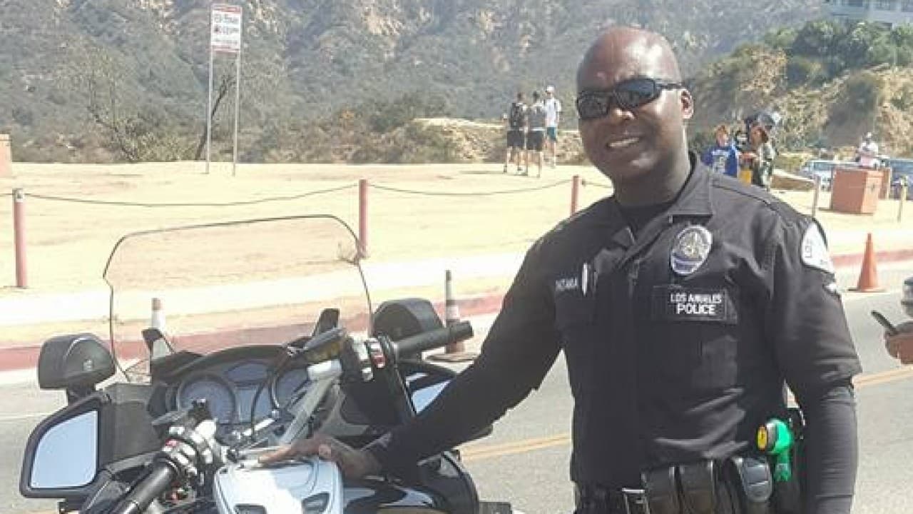 Arrestan a un policía de Los Ángeles que transportaba a dos indocumentados cerca de la frontera