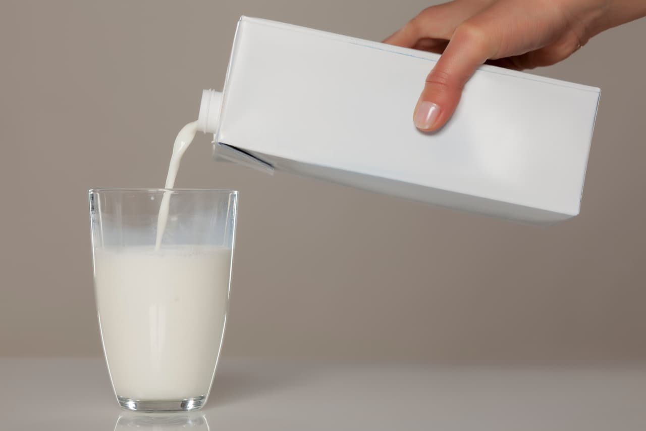 <b>¿Deben llamarse leche?</b> La industria de las bebidas vegetales ha crecido como la espuma en los últimos años. Pero una cuestión importante se mantiene en el aire: ¿Se les puede llamar leche? La FDA está considerando 
<a href="https://www.foodprocessing.com/industrynews/2018/fda-weighs-in-on-plant-based-milk-debate/">la prohibición de la palabra leche</a> para designar estas bebidas, tal y como ya ocurre en varios países europeos.