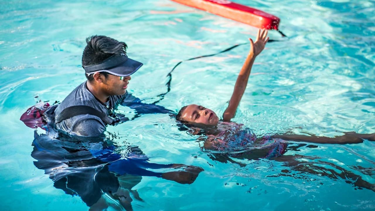 <b>Encanto Pool</b>
<br>Abierto de lunes a jueves, sábados y domingos de 12 p.m. a 6 p.m. Viernes cerrado. 
<a href="https://goo.gl/maps/pSGukF4gmco" target="_blank">2125 N. 15th Avenue.</a> Teléfono: 602-261-8732. Niños gratis. Adultos $3.