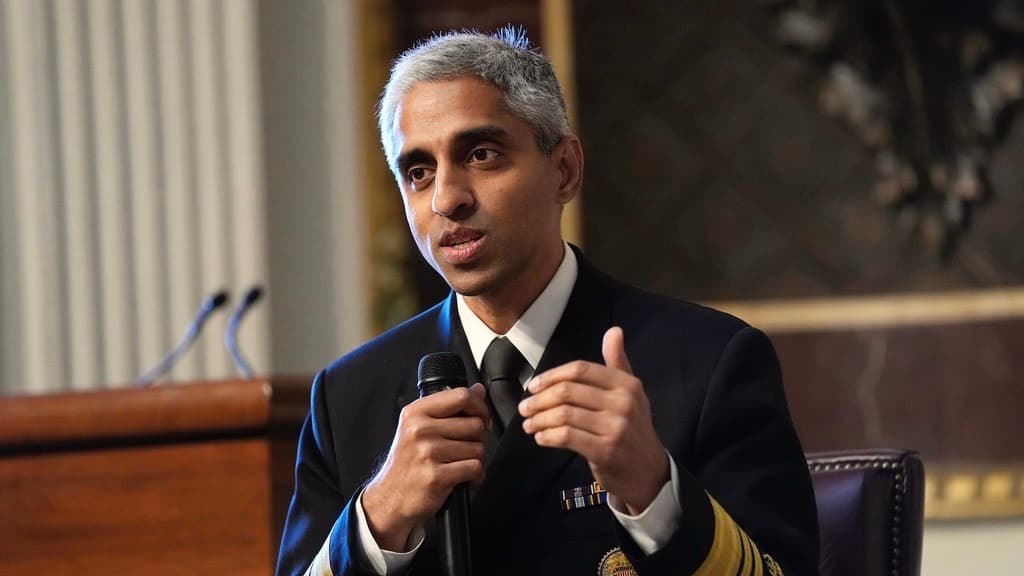 Por qué el médico general de EEUU quiere incluir una advertencia para adolescentes en las redes sociales