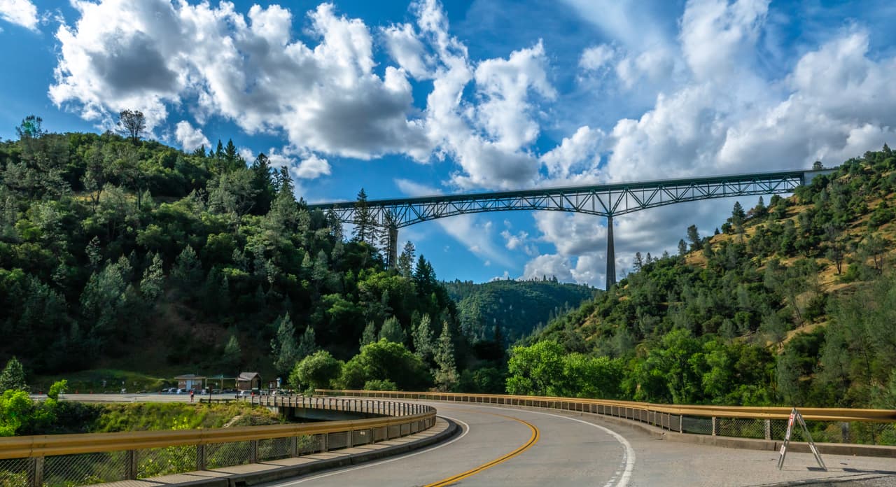 <h2 class="cms-H2-H2"><b>3. Condado de Placer</b></h2>
<br>Índice de felicidad: 7.29
<br>
<br>Es parte del área matropolitana del Gran Sacramento. La población del condado es de 404.739 habitantes según los datos más recientes del censo, y su sede se ubica en la ciudad de Auburn.