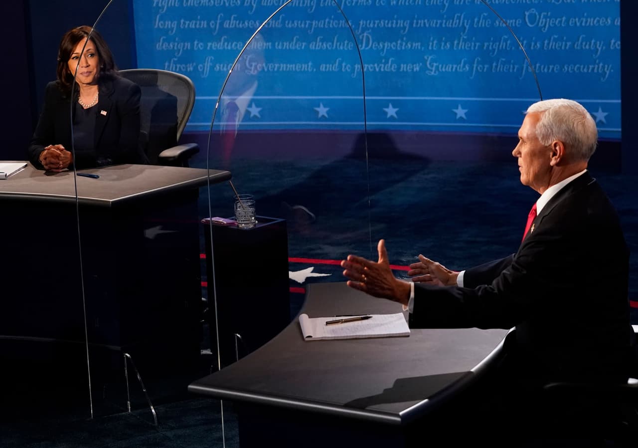 <b>Las barreras del debate vicepresidencial (7 de octubre).</b> El encuentro entre Mike Pence y Kamla Harris en Salt Lake City se destacó por la barrera de plexiglás que dividió a los candidatos, una exigencia de la campaña demócrata para proteger a Harris de la oleada de infecciones en la Casa Blanca.