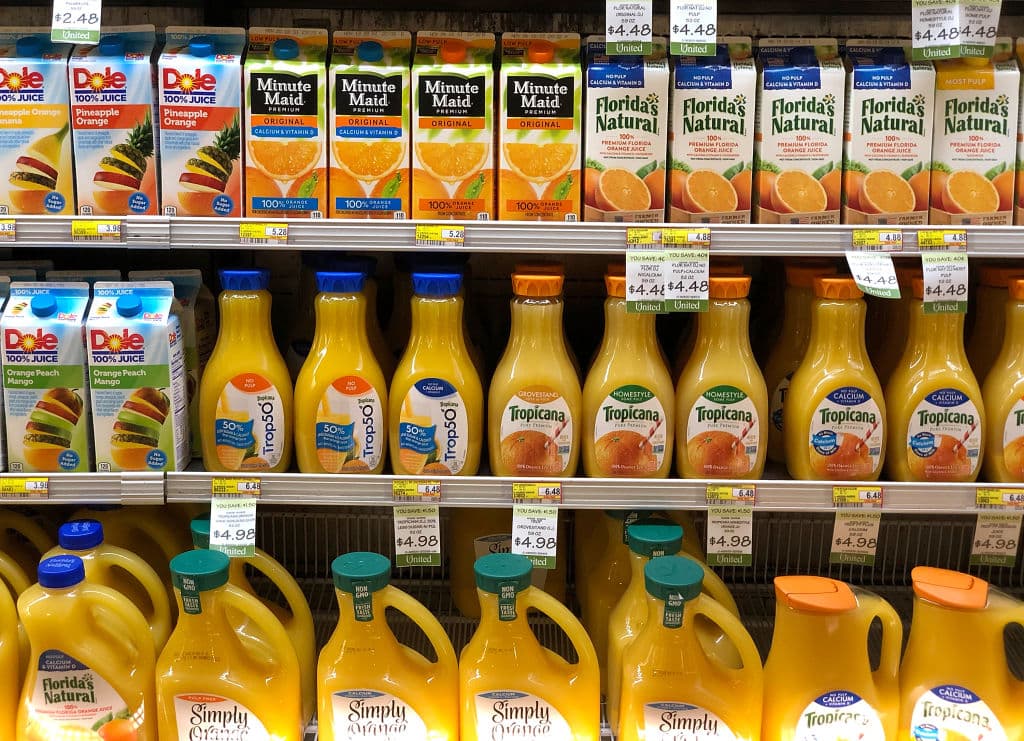 Bebidas de jugos para niños no contendrían frutas aunque las promocionen en sus etiquetas