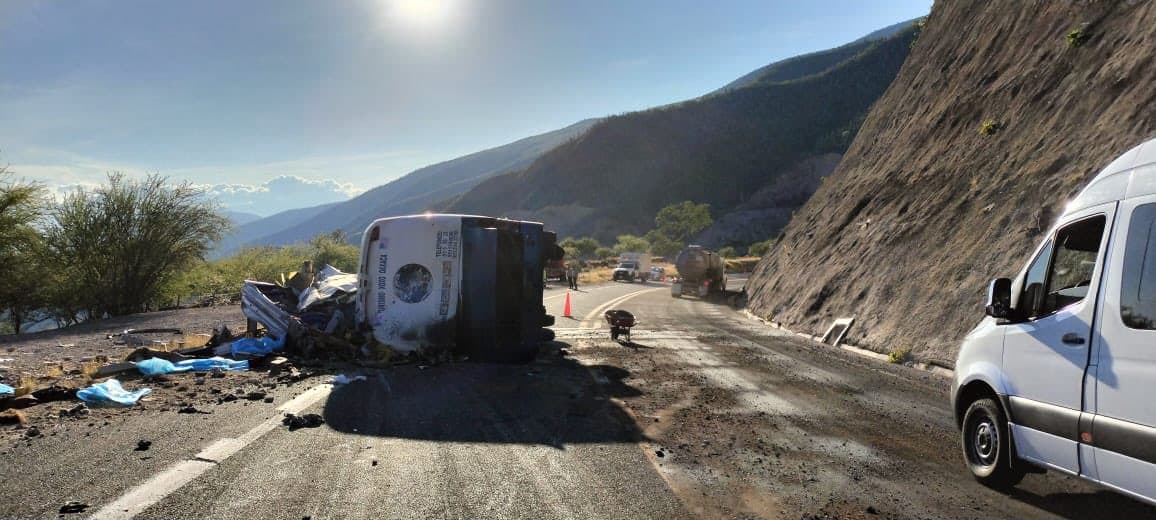 Un accidente de autobús en Oaxaca deja al menos 16 muertos, la mayoría de ellos, migrantes venezolanos