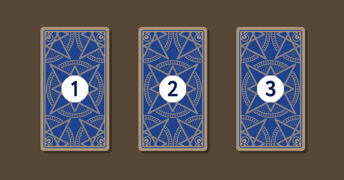 La tirada más convencional y simple es la de elegir tres cartas. Puede uno empezar simplemente con las 22 cartas que representan los arcanos mayores, dejando atrás los otros 56 naipes de los arcanos menores. Así quedas con las más "esenciales" que representan personajes como la Muerte, el Diablo, la Sacerdotiza, la Torre, etcétera.
