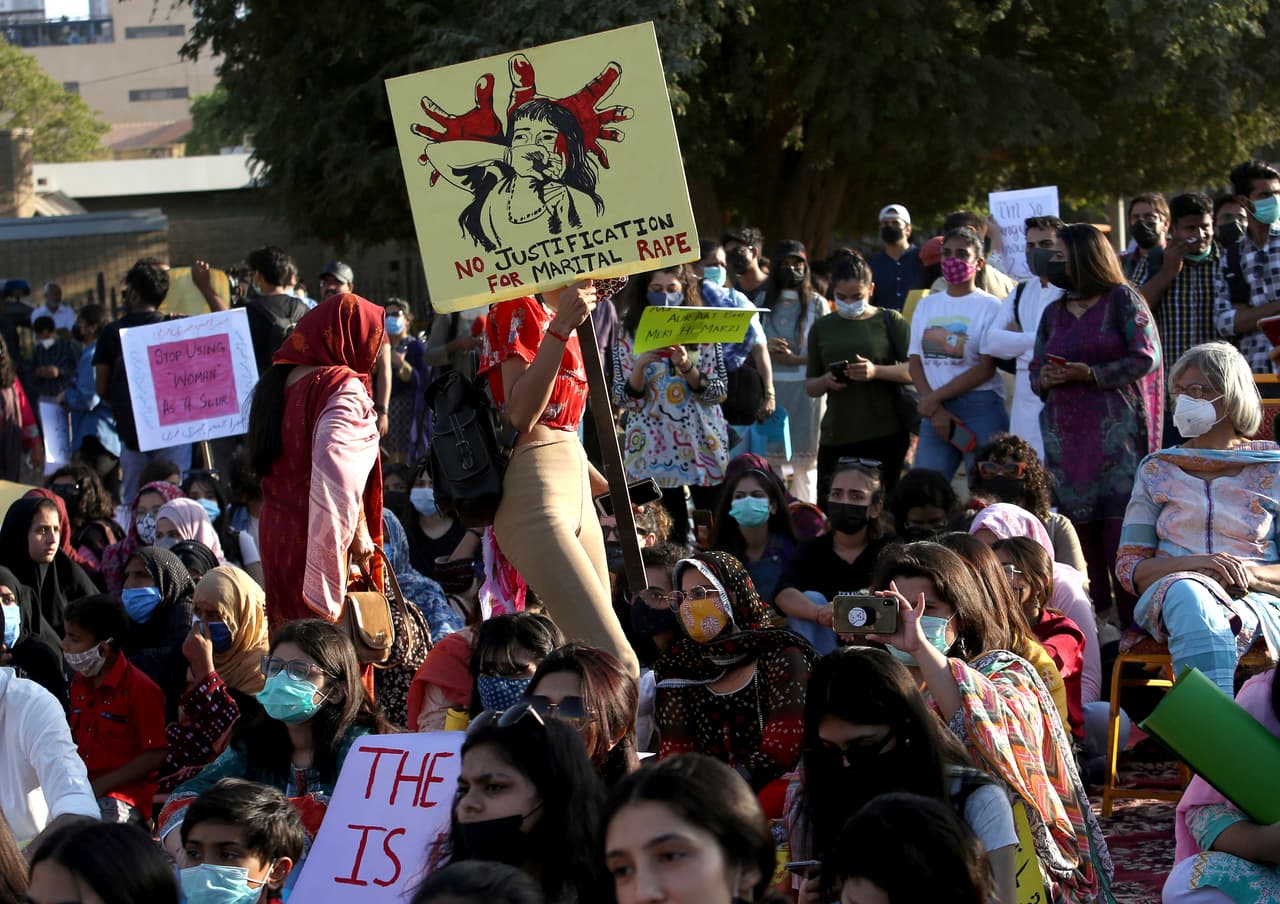 <b>“No hay justificación pra la violación marital”,</b> visto en Karachi, Pakistán.