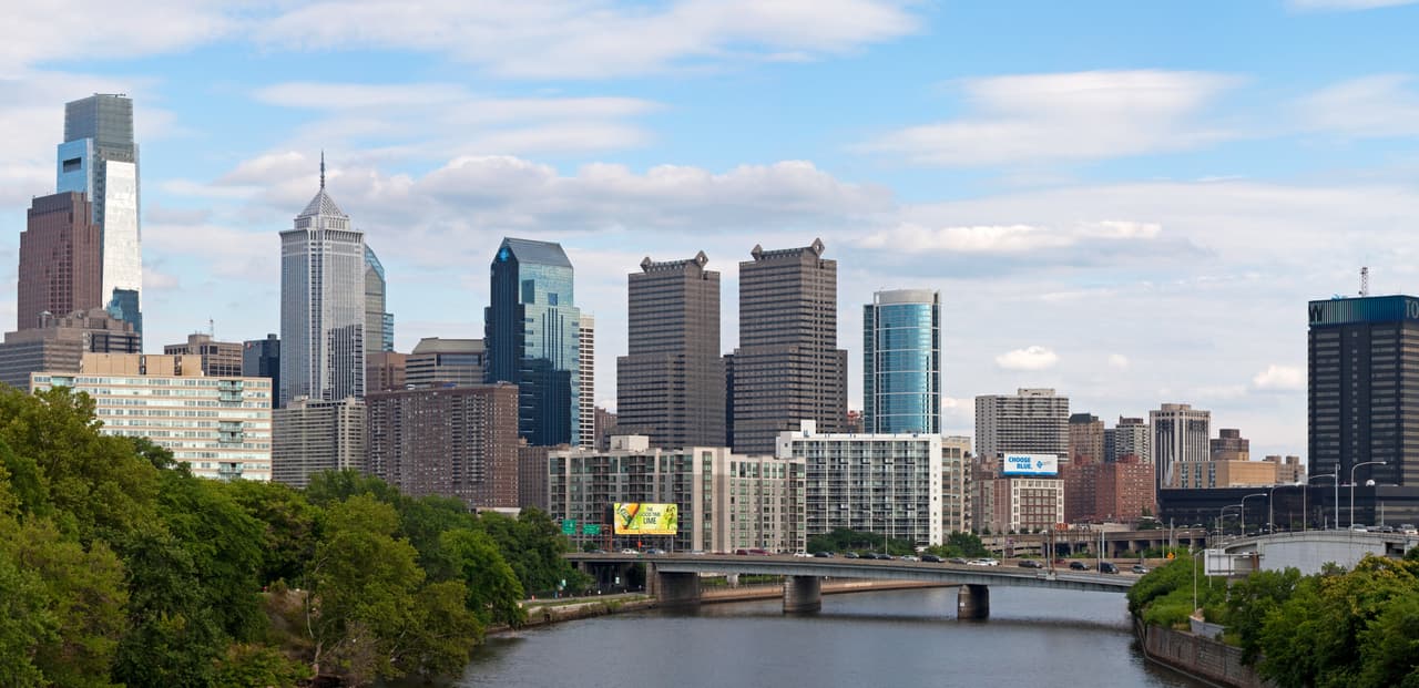 En el noveno puesto, Filadelfia es la más grande en esta lista de las ciudades más necesitadas. En ella vive un millón y medio de personas.
