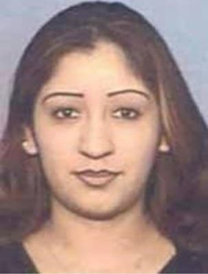 Evelyn Guzman es buscada por tráfico ilegal de drogas y por actividades relacionadas con lavado de dinero.