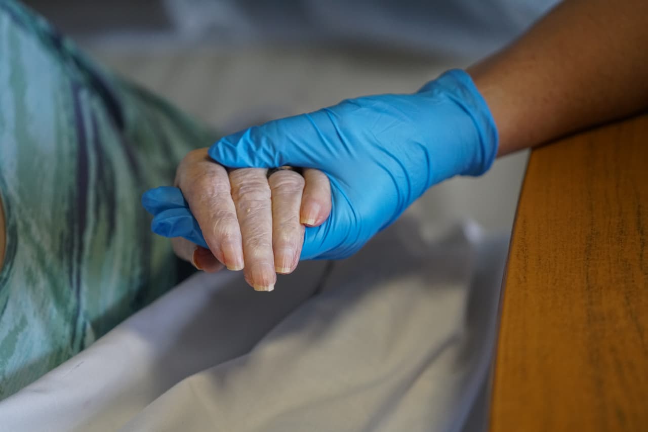 Otra anciana de EEUU es declarada muerta por error: en la funeraria descubrieron que aún respiraba
