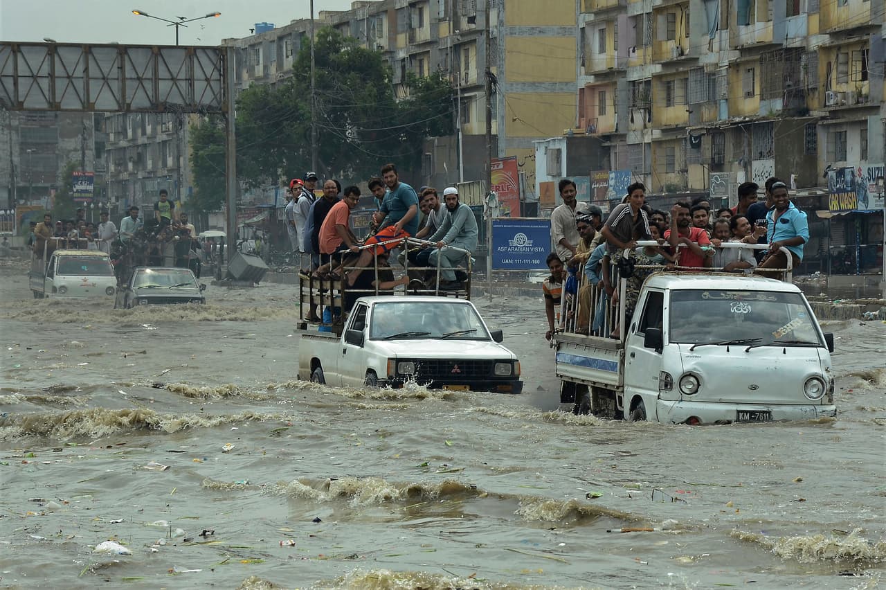 <b>Puesto 19. Mumbai, India. </b> 
<br>
<br>Horas de sol: 
<b>3,254 al año</b>.
<br>
<br>Costo promedio de una botella de agua:
<b> 0.2 dólares.</b>
<br>
<br>Costo promedio de la membresía en un gimnasio: 
<b>27.03 dólares al mes.</b>
<br>
<br>Índice de contaminación: 
<b>82.84 puntos</b>.
<br>
<br>Porcentaje de obesidad (en el país) 
<b>3.90%.</b>
<br>
<br>Expectativa de vida (en el país): 
<b>67.30 años.</b>
<br>