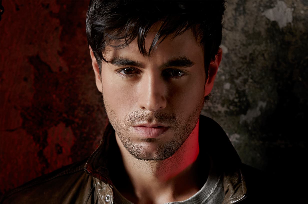 <span class="cms-h3-H3"><b>Enrique Iglesias</b></span>. 
<b><h3 class="cms-h3-H3">Nominaciones: 6</h3> ¿A qué está nominado?</b> Artista Premio Lo Nuestro Del Año, Artista Masculino Del Año, Single Del Año, Artista Masculino Del Año Pop/Rock, Colaboración Del Año y Canción Del Año Pop/Rock por el tema "Duele el Corazón".