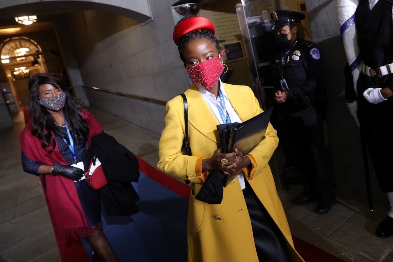 "
<a href="https://abcnews.go.com/Entertainment/wireStory/interest-continues-grow-inaugural-poet-amanda-gorman-75536322?cid=clicksource_4380645_19_big_feature_bf_hed" target="_blank">La increíble atención que está recibiendo Amanda como poeta no tiene precedentes</a>", afirma Jennifer Benka, presidenta y directora ejecutiva de la Academia de Poetas Americanos, citada en ABC News. El tráfico de la página web de la institución se disparó tras la juramentación de Biden en la que participó la joven poeta.