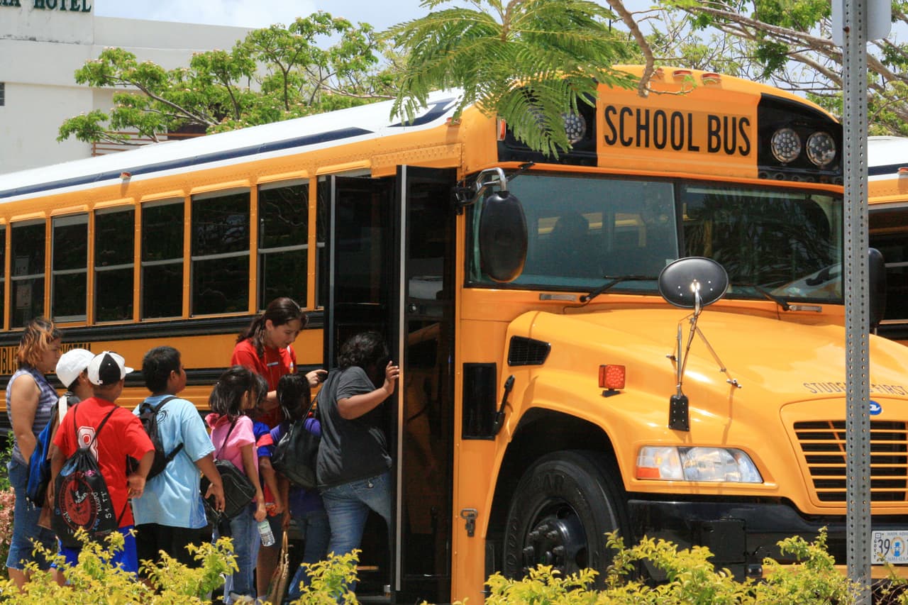 Encuentra más información sobre otros distritos escolares y escuelas del estado 
<a href="http://archives.gadoe.org/findaschool.aspx?contacts=ALL" target="_blank">aquí</a>.
