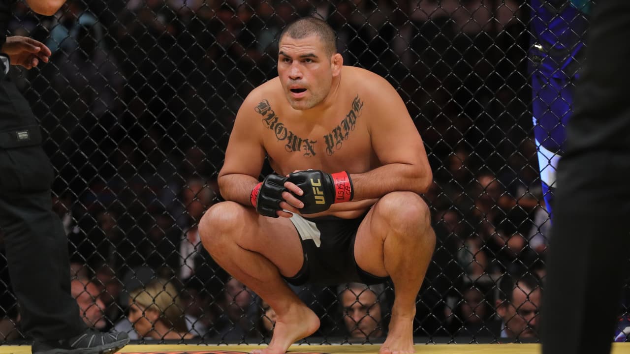 <b>Video.</b> Arrestan por intento de homicidio a Caín Velásquez, el excampeón de la UFC originario del Área de la Bahía.